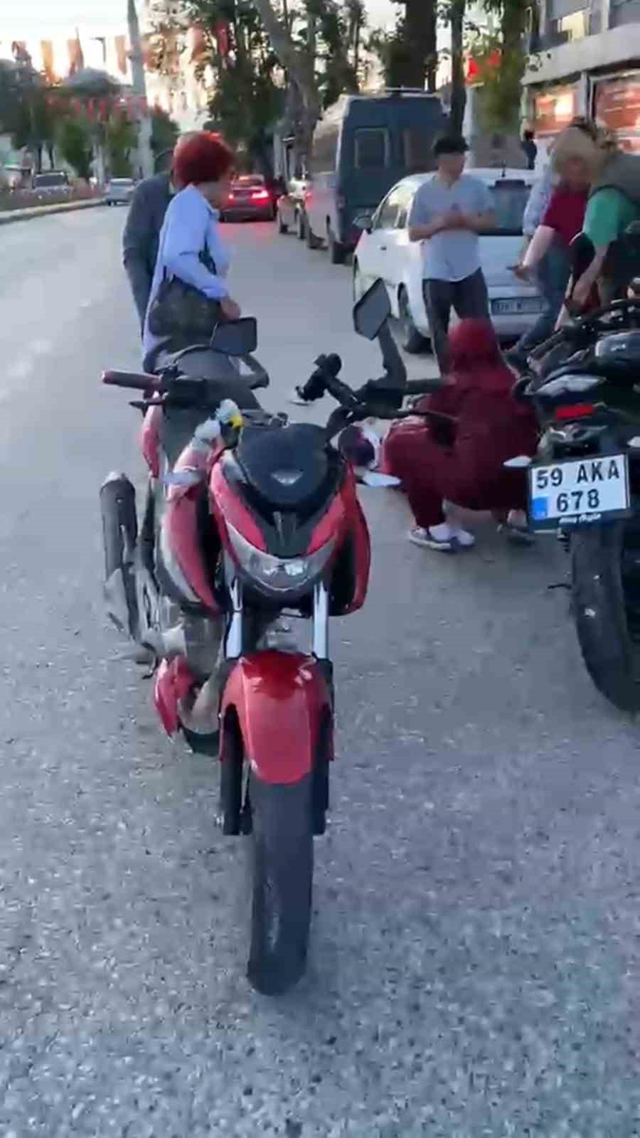 Edirne’de iki motosikletin çarpıştığı kazada 2 genç kız yaralandı