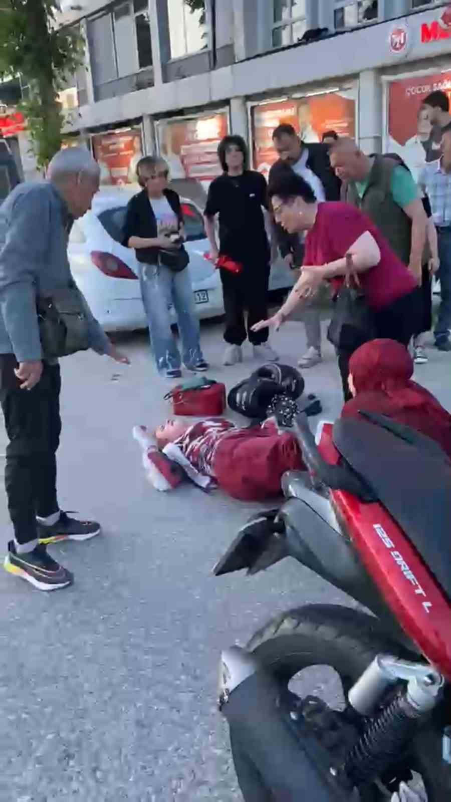 Edirne’de iki motosikletin çarpıştığı kazada 2 genç kız yaralandı